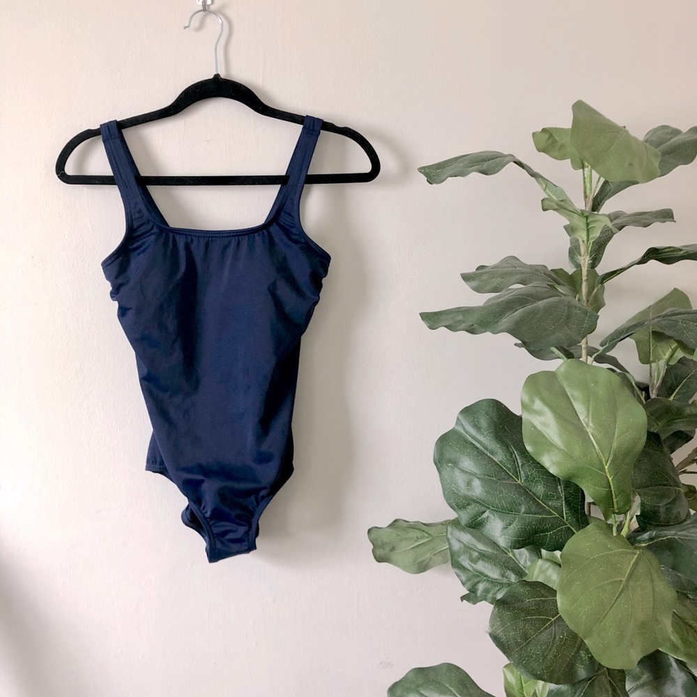 One piece | Full Coverage Swimsuit - Picture 3 of 3